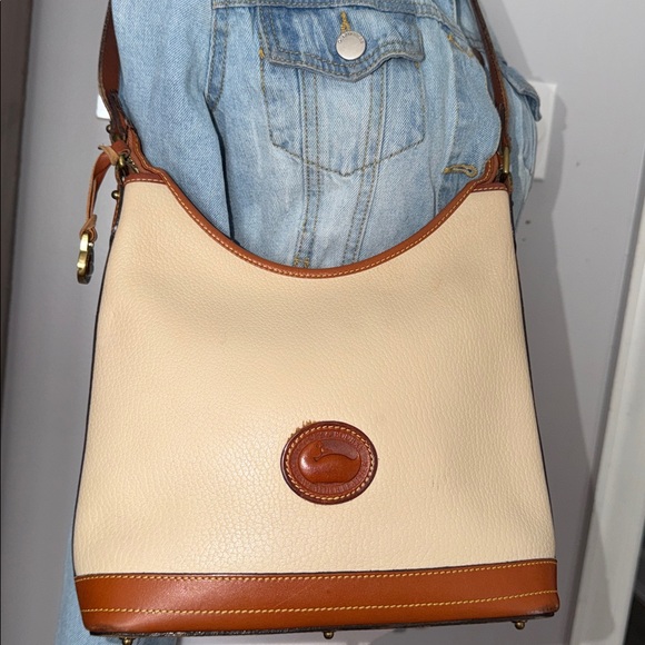 Dooney & Bourke EUC Tan/Brn pebble Leather Shoulder Bag Lrg inside zipper pocket - Picture 3 of 13